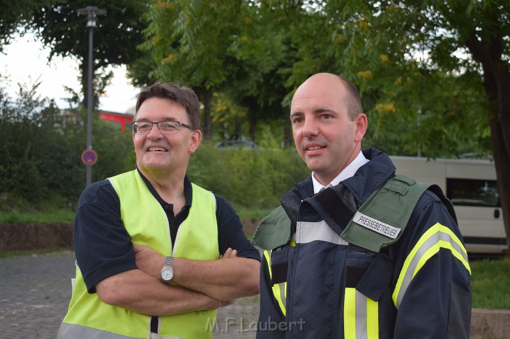 Koelner Seilbahn Gondel blieb haengen Koeln Linksrheinisch P766.JPG